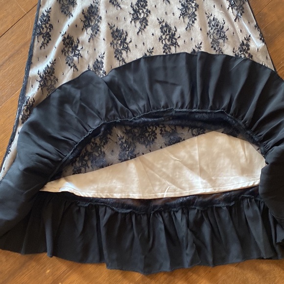 Gorgeous beige and black tulle gown size medium - Picture 7 of 7